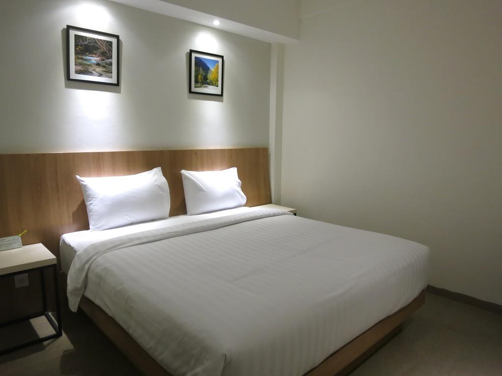Hart Hotel Arjuna Матарам Номер фото